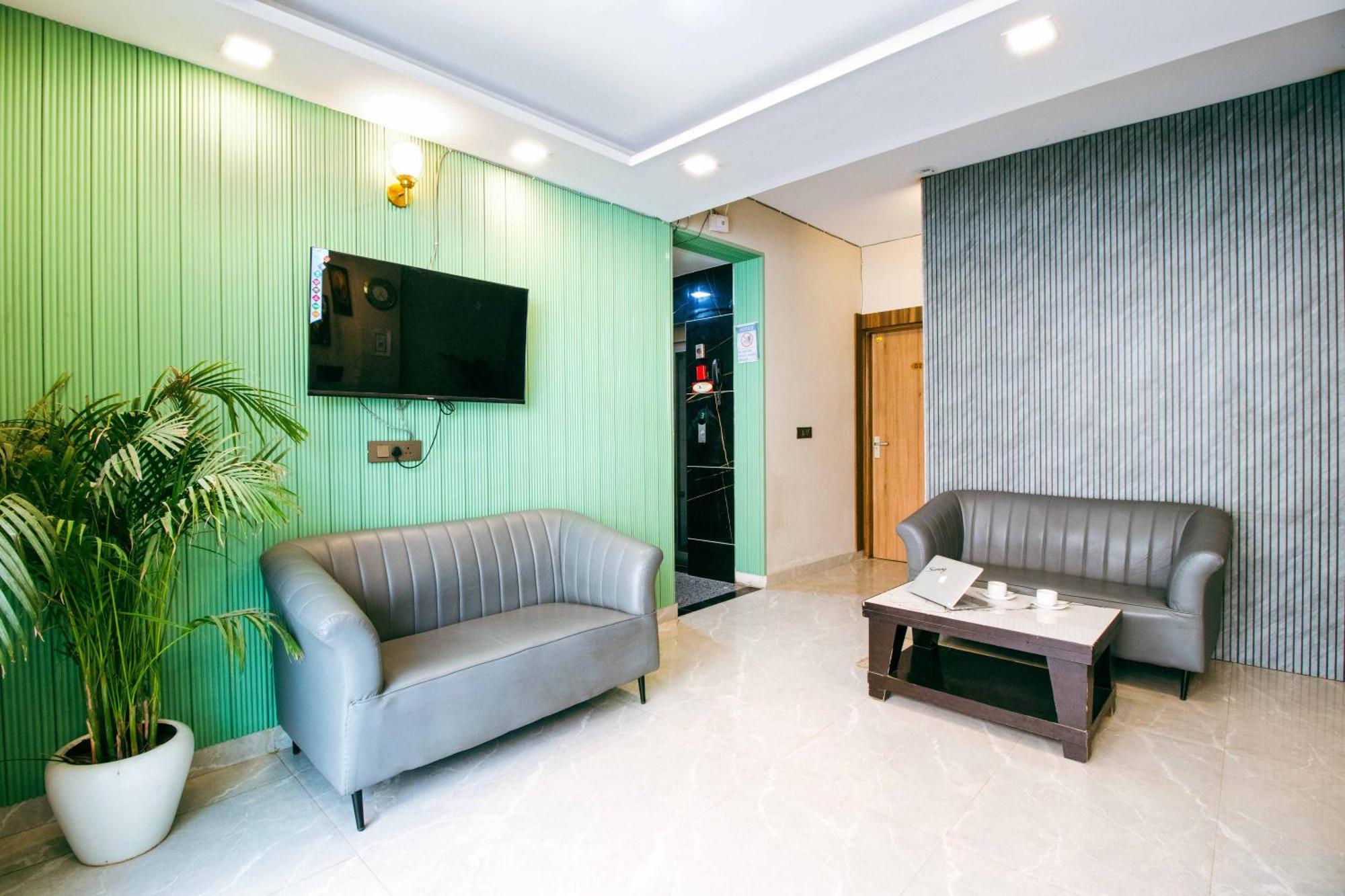 Treebo Elite Corporate, Sector 62 Hotel Noida Eksteriør billede