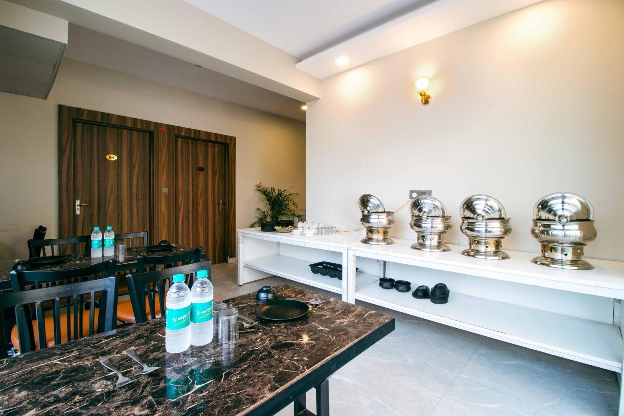 Treebo Elite Corporate, Sector 62 Hotel Noida Eksteriør billede