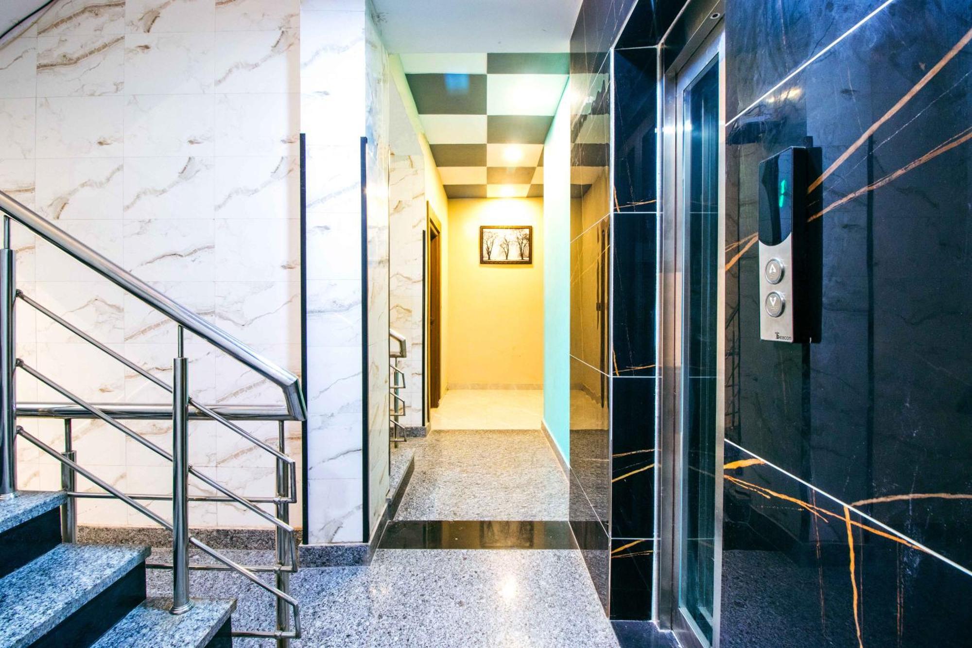 Treebo Elite Corporate, Sector 62 Hotel Noida Eksteriør billede