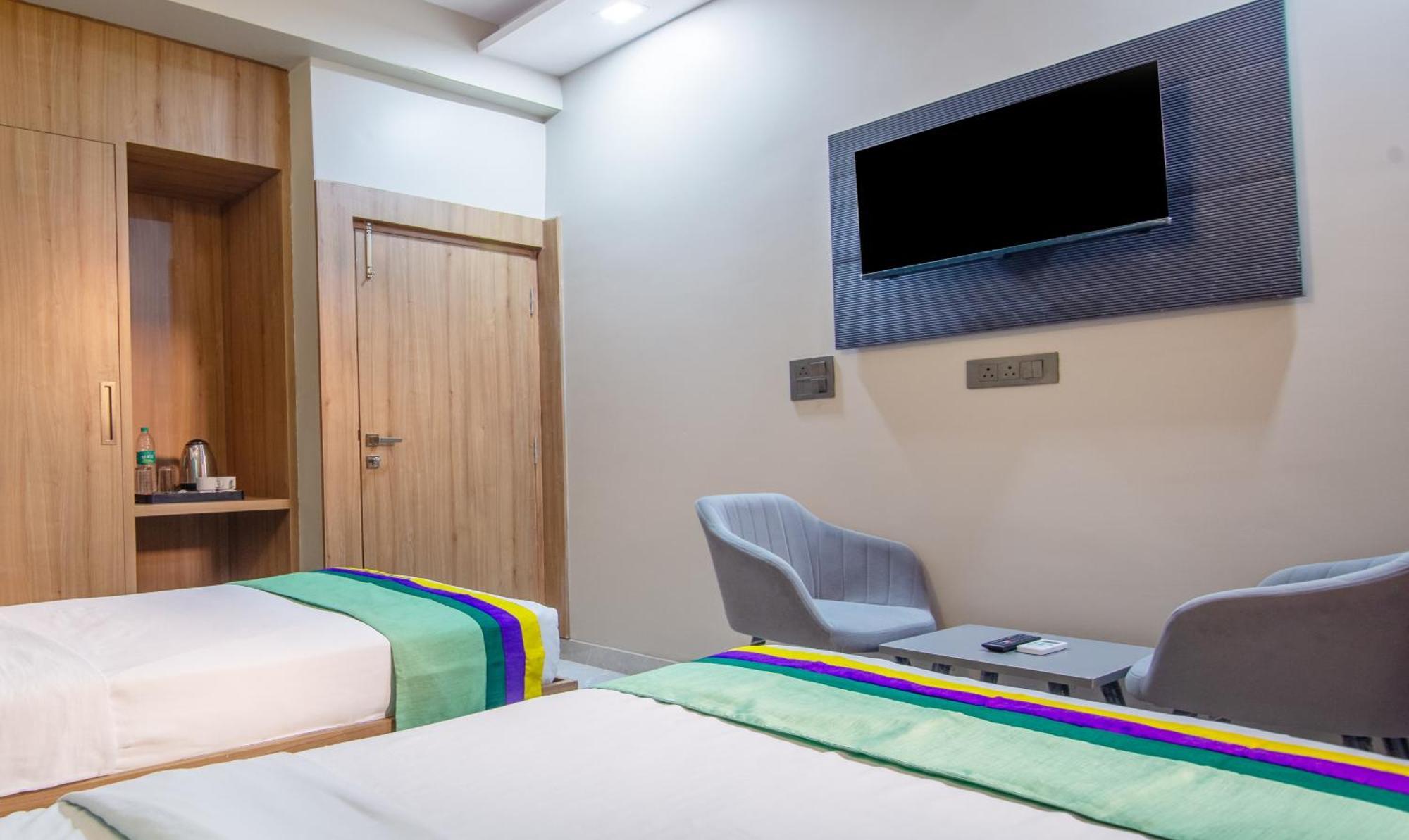 Treebo Elite Corporate, Sector 62 Hotel Noida Eksteriør billede