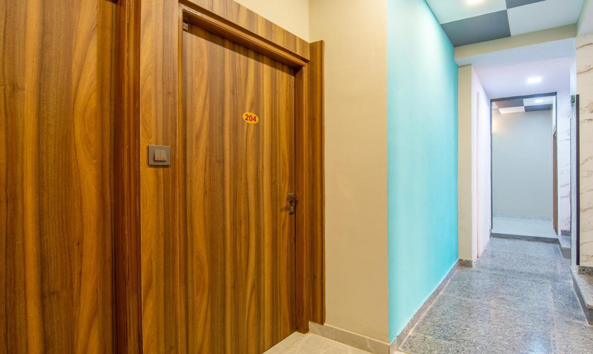 Treebo Elite Corporate, Sector 62 Hotel Noida Eksteriør billede