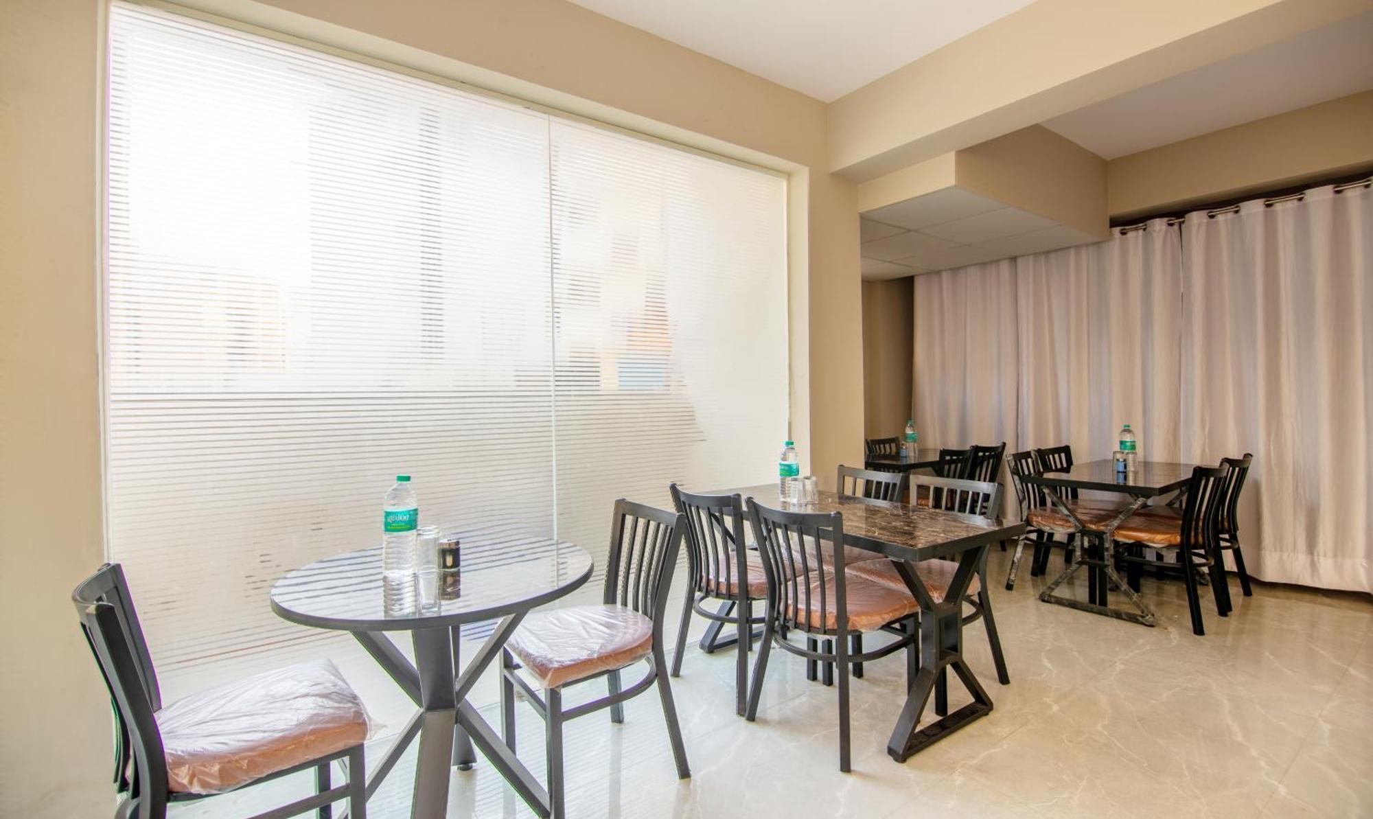 Treebo Elite Corporate, Sector 62 Hotel Noida Eksteriør billede